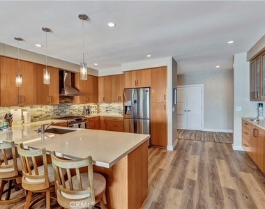 714 Cliff Drive - Photo Thumbnail 11