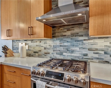 714 Cliff Drive - Photo Thumbnail 7
