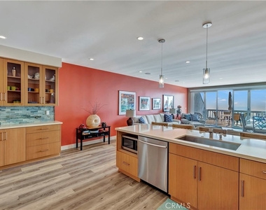 714 Cliff Drive - Photo Thumbnail 9