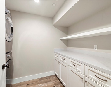 826 Cliff Drive - Photo Thumbnail 10