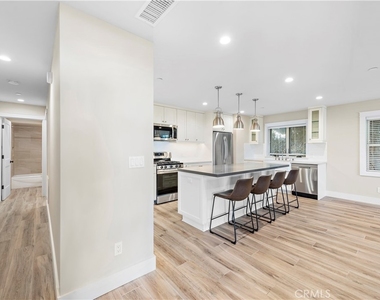 826 Cliff Drive - Photo Thumbnail 2
