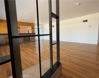 3590 Buchanan Street - Photo Thumbnail 4
