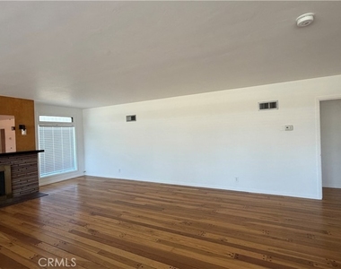 3590 Buchanan Street - Photo Thumbnail 5
