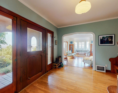 3627 Crestmont Avenue - Photo Thumbnail 2