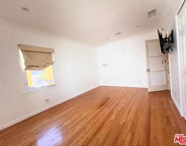 2652 S Bedford Street - Photo Thumbnail 12