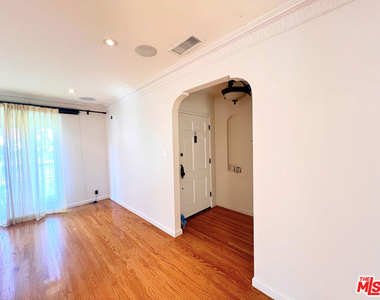 2652 S Bedford Street - Photo Thumbnail 2