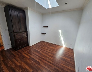 2737 S Robertson Boulevard - Photo Thumbnail 8