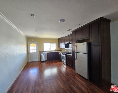 2737 S Robertson Boulevard - Photo Thumbnail 3