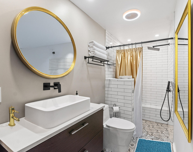 6106 Royal Poinciana Lane - Photo Thumbnail 10