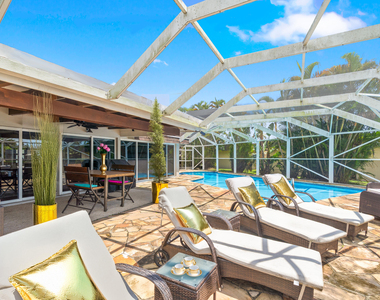 6106 Royal Poinciana Lane - Photo Thumbnail 13
