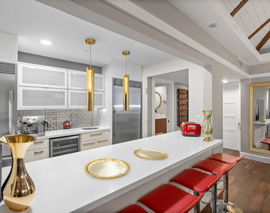 6106 Royal Poinciana Lane - Photo Thumbnail 4