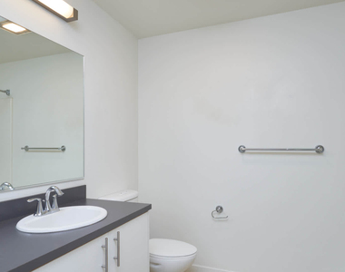 4715 42nd Ave Sw - Photo Thumbnail 4