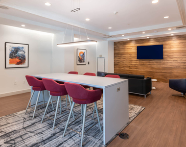70 Hope Ave - Photo Thumbnail 7
