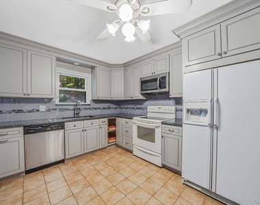 68 Old Sylvan Lake Road - Photo Thumbnail 11