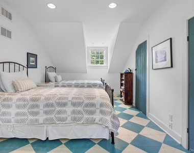 176 Schoolhouse Road - Photo Thumbnail 24