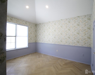 3011 Cypress Court - Photo Thumbnail 9