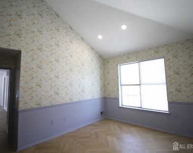 3011 Cypress Court - Photo Thumbnail 8