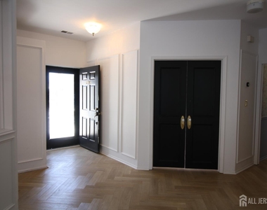 3011 Cypress Court - Photo Thumbnail 2