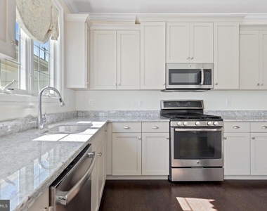 626 D Street - Photo Thumbnail 12