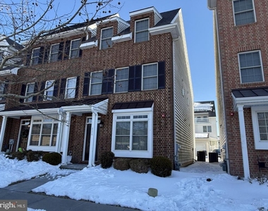 626 D Street - Photo Thumbnail 3