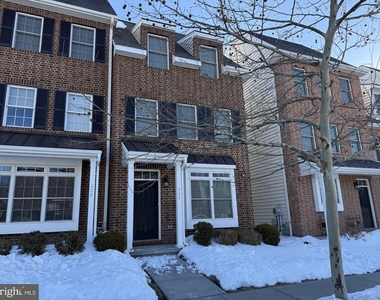 626 D Street - Photo Thumbnail 2