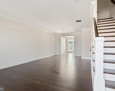 626 D Street - Photo Thumbnail 4