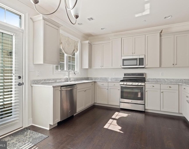 626 D Street - Photo Thumbnail 10
