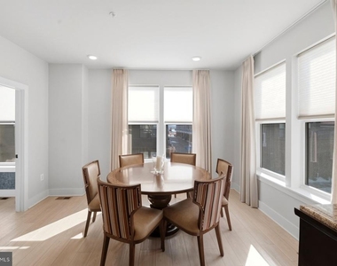 100 Glass Lane - Photo Thumbnail 15