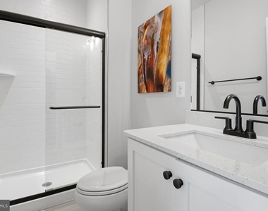 100 Glass Lane - Photo Thumbnail 4