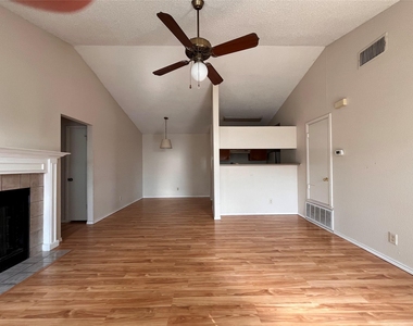 433 Sailmaster St - Photo Thumbnail 2