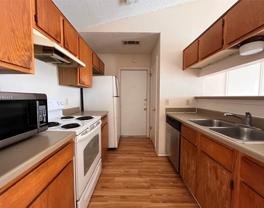 433 Sailmaster St - Photo Thumbnail 4