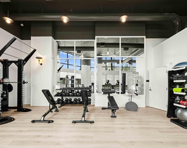222 N West Street - Photo Thumbnail 3