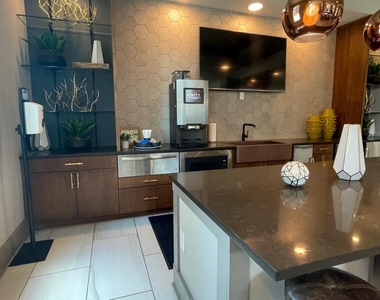 511 S Mangum Street - Photo Thumbnail 4