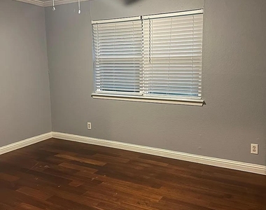 6902 Colony Park Dr - Photo Thumbnail 7