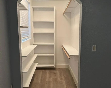 6902 Colony Park Dr - Photo Thumbnail 17
