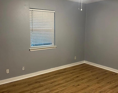 6902 Colony Park Dr - Photo Thumbnail 6