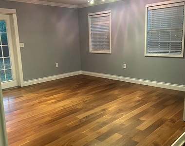 6902 Colony Park Dr - Photo Thumbnail 2
