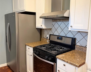 6902 Colony Park Dr - Photo Thumbnail 3