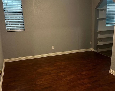 6902 Colony Park Dr - Photo Thumbnail 11