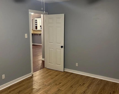 6902 Colony Park Dr - Photo Thumbnail 15