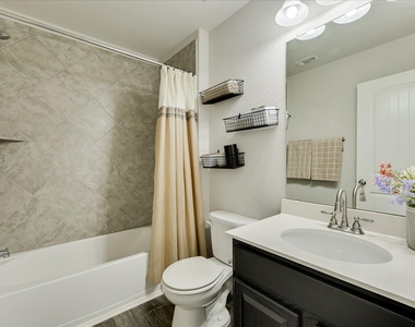 725 Pinnacle Dr - Photo Thumbnail 14