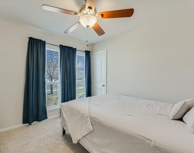 725 Pinnacle Dr - Photo Thumbnail 13