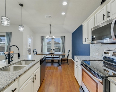 725 Pinnacle Dr - Photo Thumbnail 6