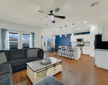 725 Pinnacle Dr - Photo Thumbnail 1