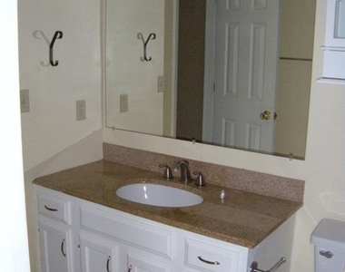 915 W 23rd St - Photo Thumbnail 9
