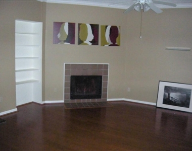 915 W 23rd St - Photo Thumbnail 2