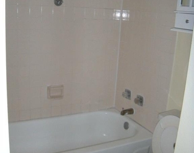 915 W 23rd St - Photo Thumbnail 13