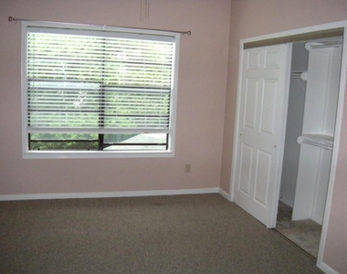 915 W 23rd St - Photo Thumbnail 6