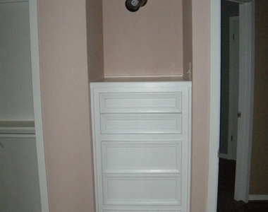 915 W 23rd St - Photo Thumbnail 8