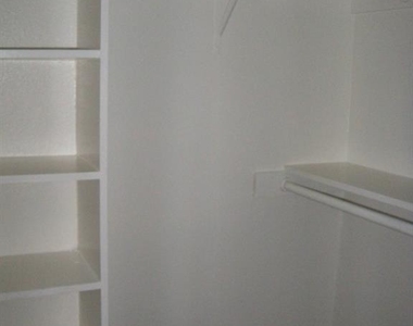 915 W 23rd St - Photo Thumbnail 11